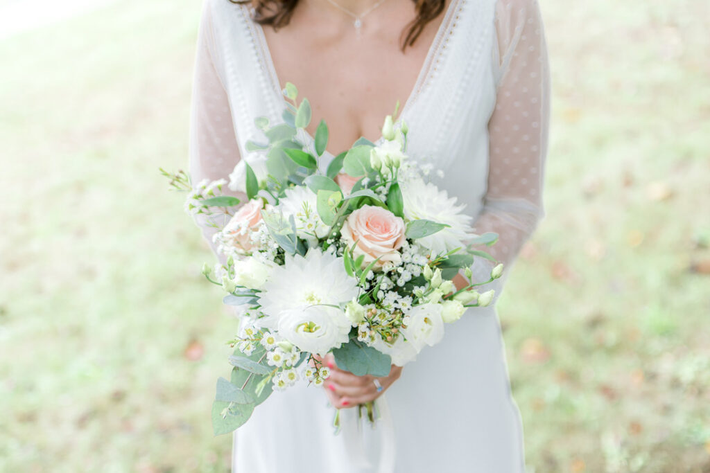 Un magnifique bouquet de style Bohème pour un mariage