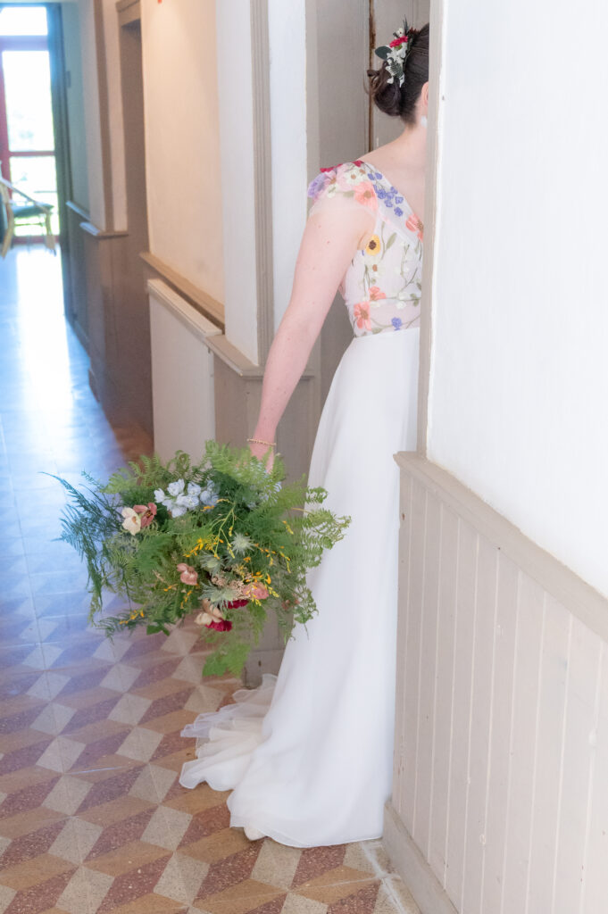 Photographe de mariage : photo de la mariée et son bouquet