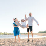 une famille sur les bords de la Loire pour une seance photo