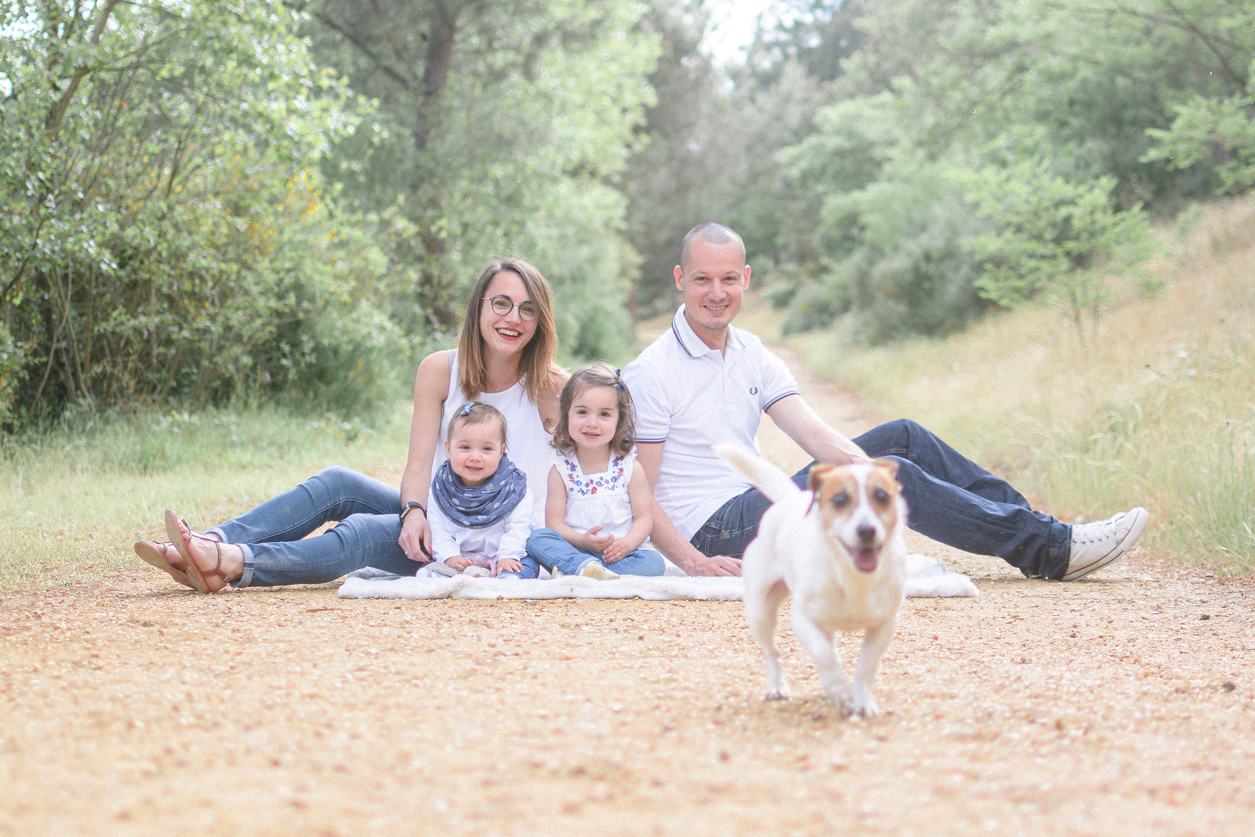 Une séance photo famille avec leur chien à Angers.