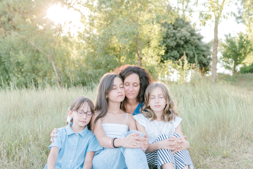 Une séance famille au bord de la Loire, près d'Angers, avec un photographe.
