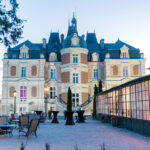 Le château du parc Saint-Lambert dans la nuit.
